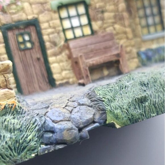 Thomas Kinkade Hawthorne Village Stonebrooke Inn Sculpture #79984 Christmas - Picture 7 of 9